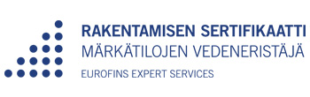 Logo valkoisella pohjalla. Vasemmalla on sinisistä pisteistä muodostuva nouseva, kolmiomainen kuvio. Oikealla on kolme riviä sinistä tekstiä. Ylin rivi on 'RAKENTAMISEN SERTIFIKAATTI', keskimmäinen 'MÄRKÄTILOJEN VEDENERISTÄJÄ' ja alin 'EUROFINS EXPERT SERVICES'.